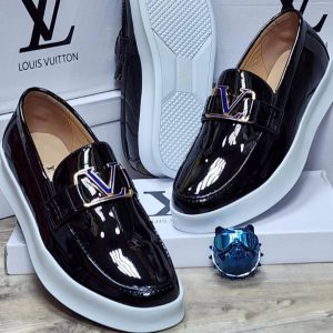 Louis Vuitton Men Shiny Casual Shoe - Black 